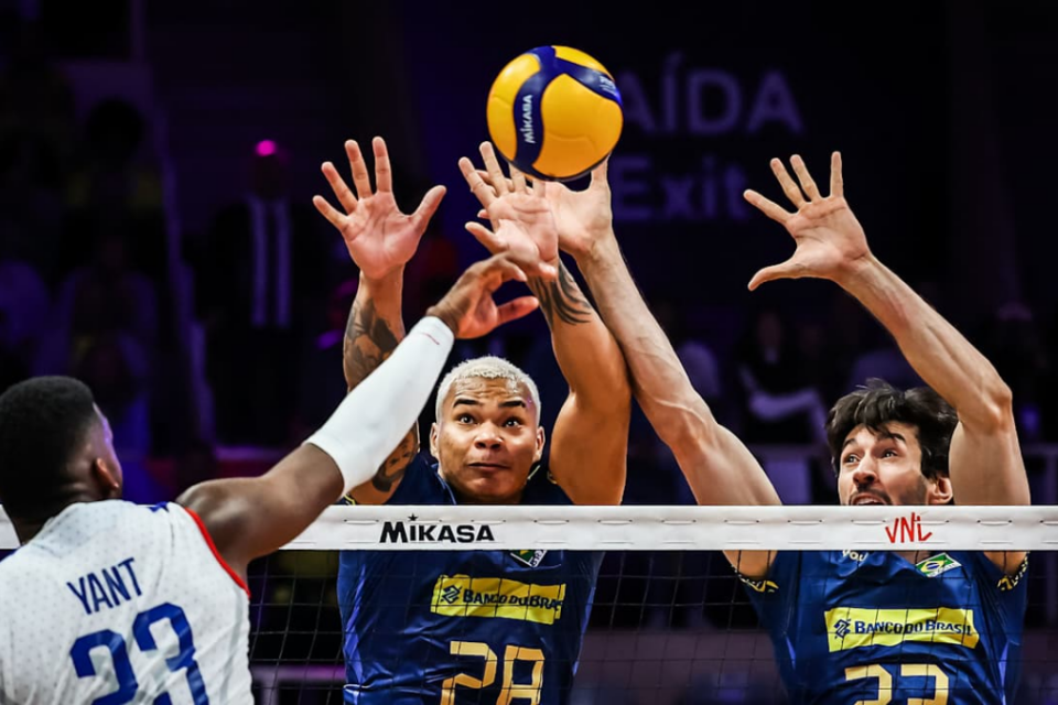 Jogo entre Brasil e Cuba na Liga das Nações de Vôlei