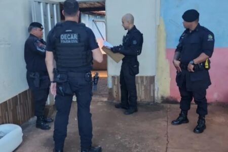 Momento da em que a PC realiza a abordagem dos suspeitos