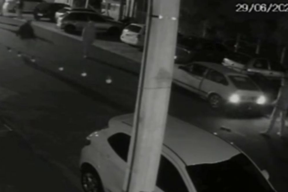 Professor é agredido com pedras e chutes em frente a um bar em Jataí