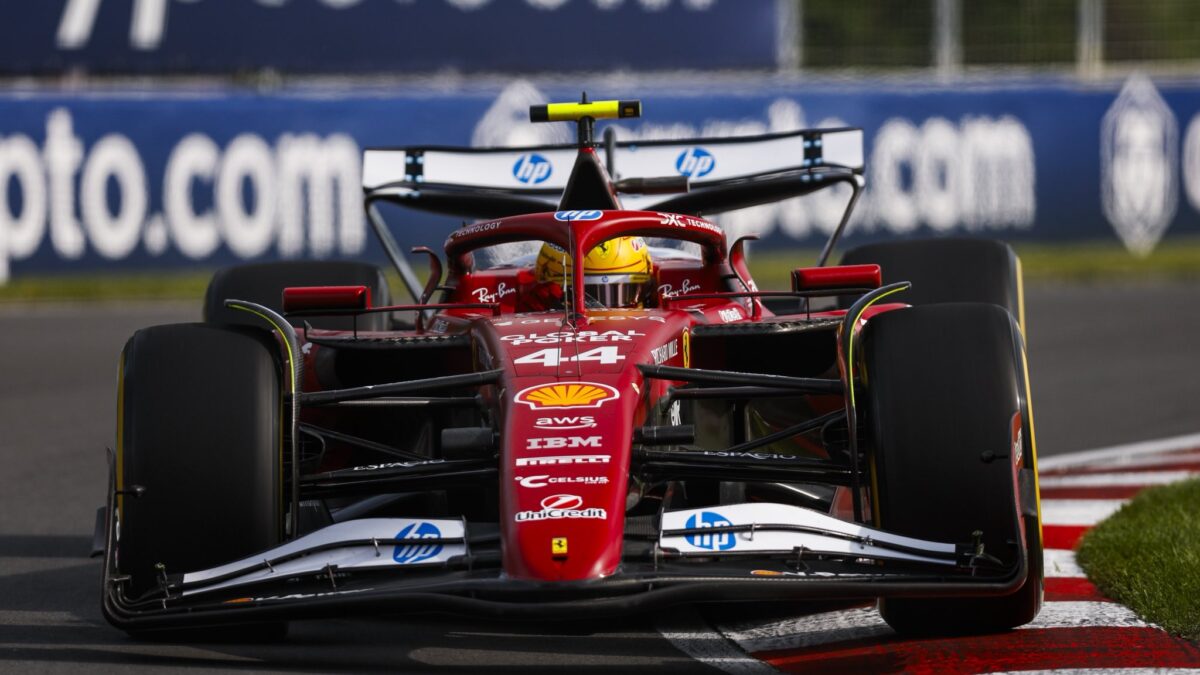 Lewis Hamilton em sua Ferrari