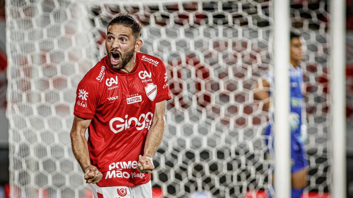 Diego Torres com a camisa do Vila Nova