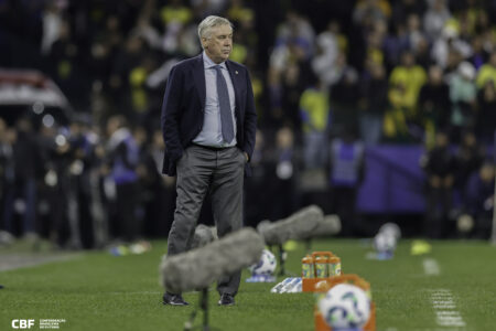 Ancelotti ganha presente no final da coletiva