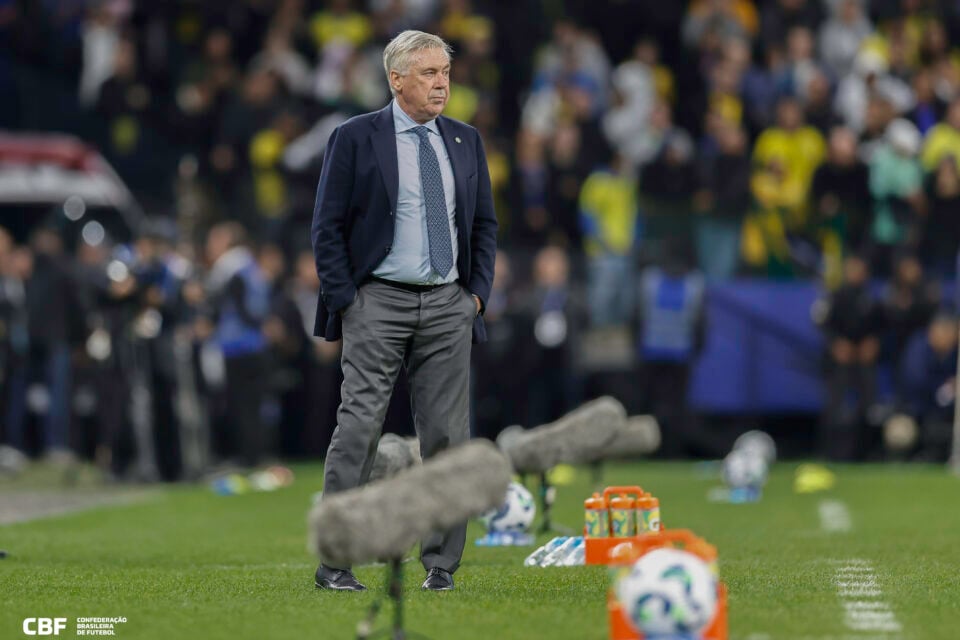 Ancelotti ganha presente no final da coletiva