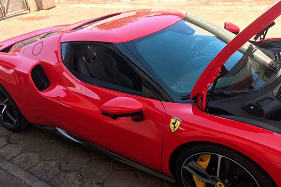 Tribunal de Justiça de Goiás faz leilão de carros de luxo que inclui Ferrari