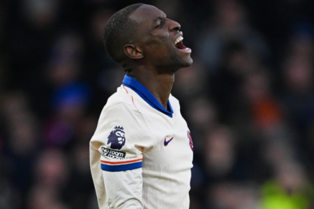 Nicolas Jackson em jogo do Chelsea