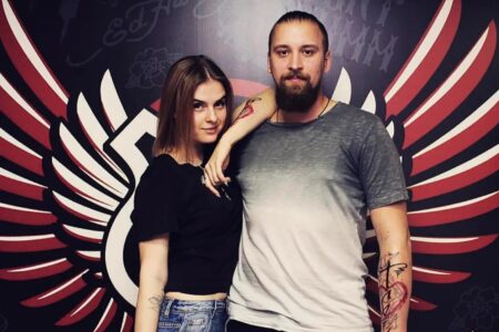 Ekaterina Timofeeva e ex-DJ ucraniano Artem Timofeev Escritora erótica caçada após ação que destruiu aeronaves russas