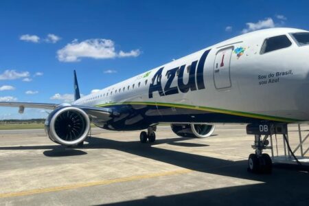 Companhia argumentou que atraso foi causado por uma manutenção não programada Passageira perdeu festa de aniversário por atraso de voo