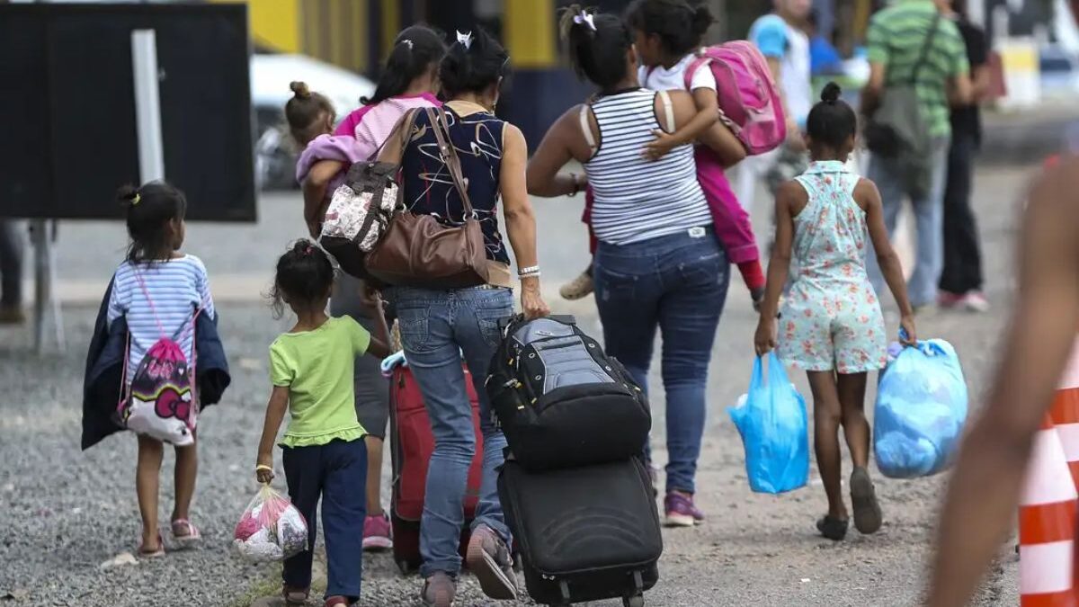 Venezuelanos em fluxo para o Brasil (Foto: Agência Brasil)