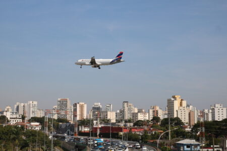 Avião da LATAM (Foto: Agência Brasil)