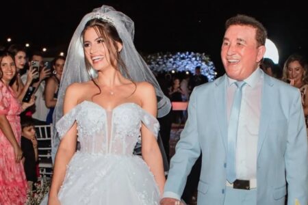 Equipe de Amado Batista se pronuncia após boato sobre fim do casamento Sertanejo de 74 anos se casou com a miss Calita Franciele