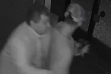 Homem luta com criminoso durante assalto em condomínio de Goiânia