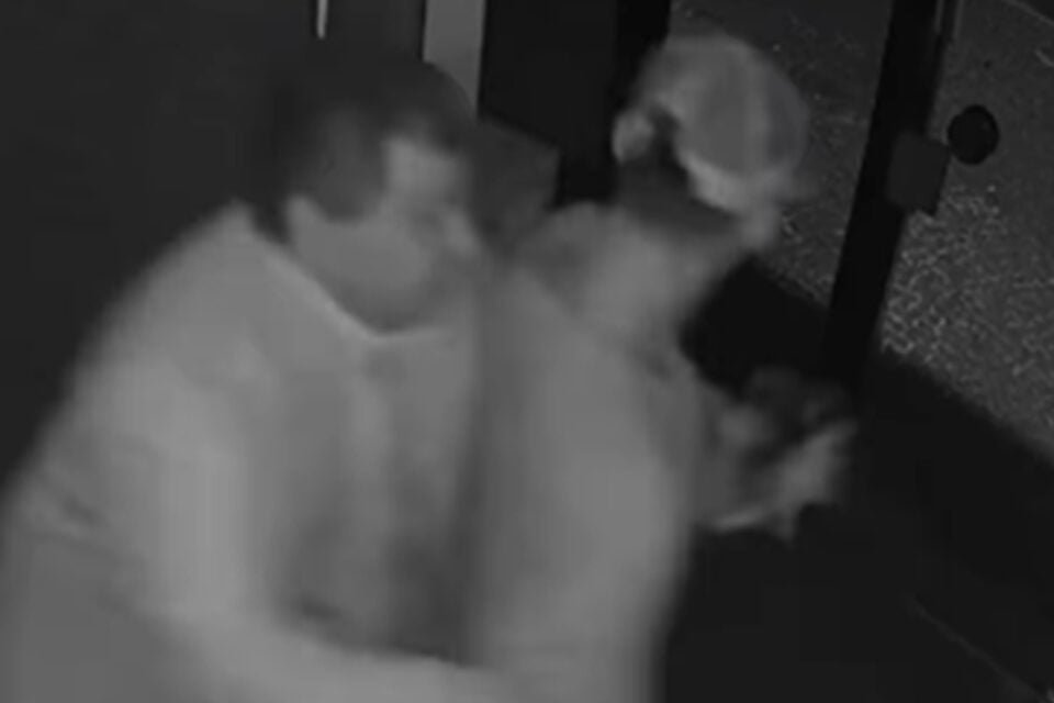 Homem luta com criminoso durante assalto em condomínio de Goiânia