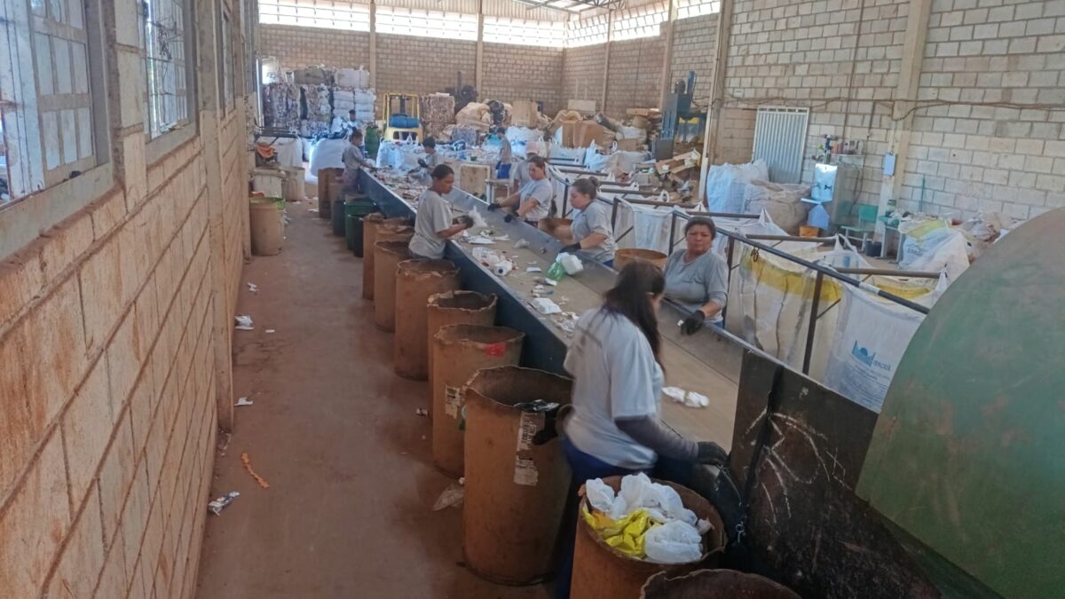 Imagem de uma ala de reciclagem