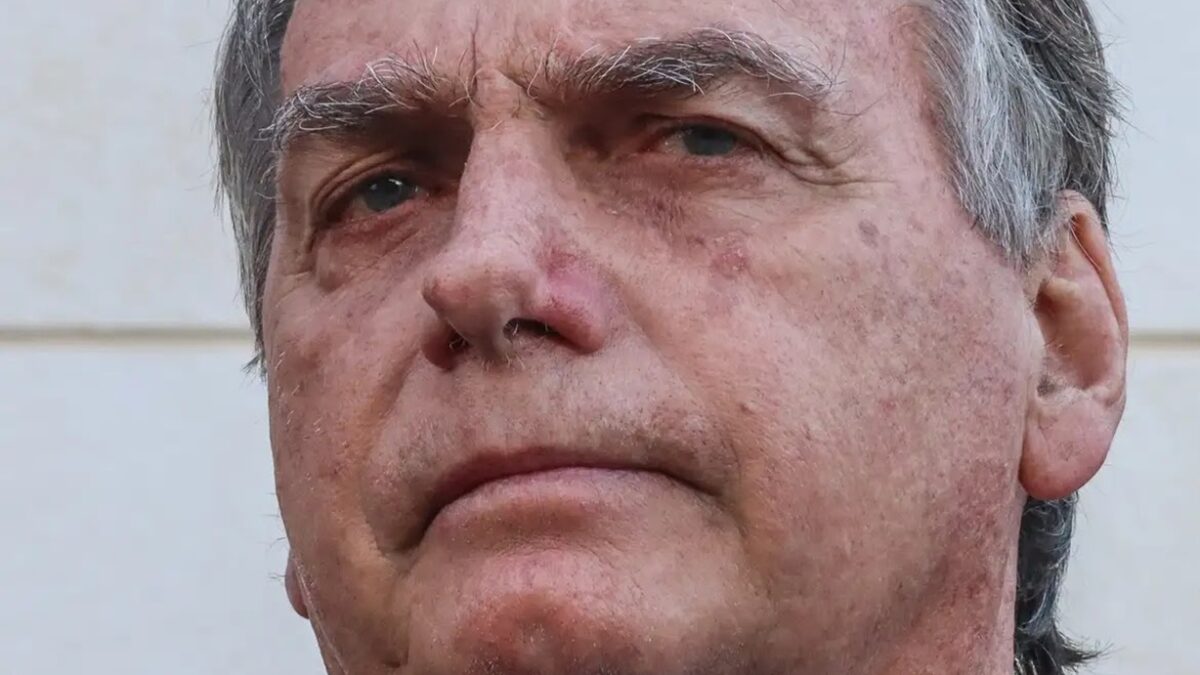 Bolsonaro chega em Goiás para receber título de Cidadão Aparecidense Ex-presidente deverá visitar ainda um frigorífico