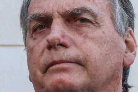 Bolsonaro chega em Goiás para receber título de Cidadão Aparecidense Ex-presidente deverá visitar ainda um frigorífico