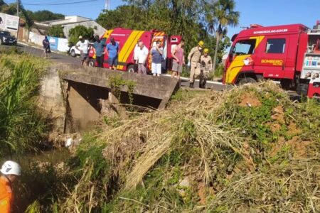 Homem cai de 5 metros de ponte sobre córrego em Mineiros