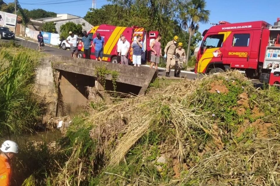 Homem cai de 5 metros de ponte sobre córrego em Mineiros