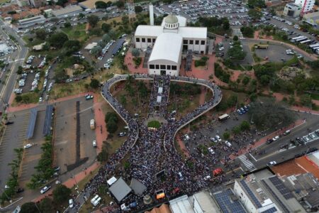População católica encolhe em Trindade, terra do Divino Pai Eterno