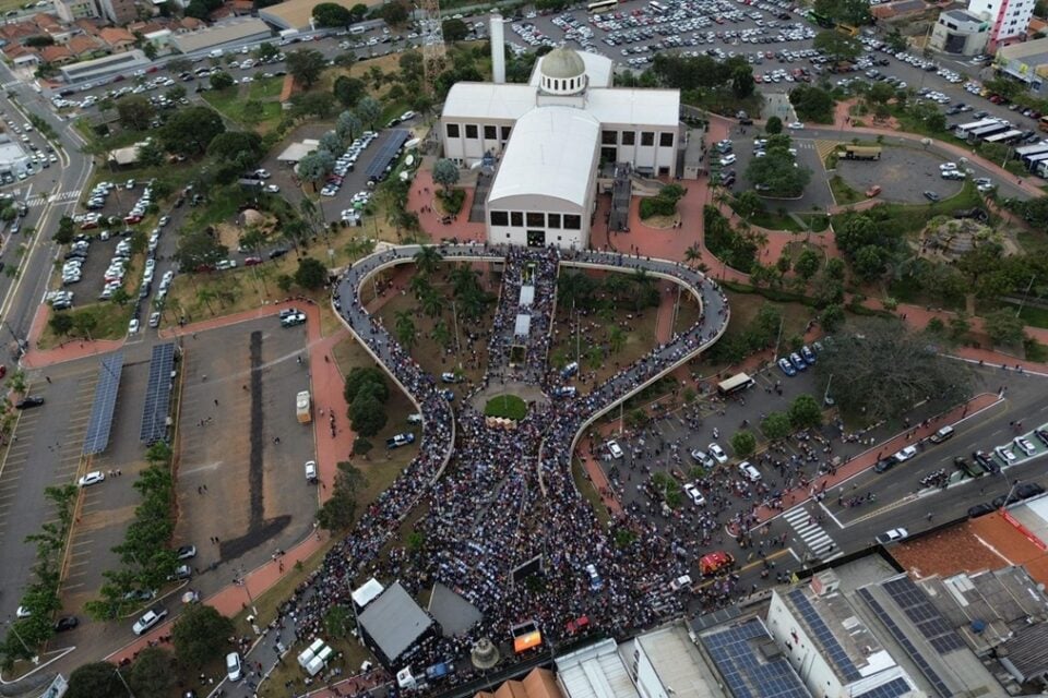 População católica encolhe em Trindade, terra do Divino Pai Eterno