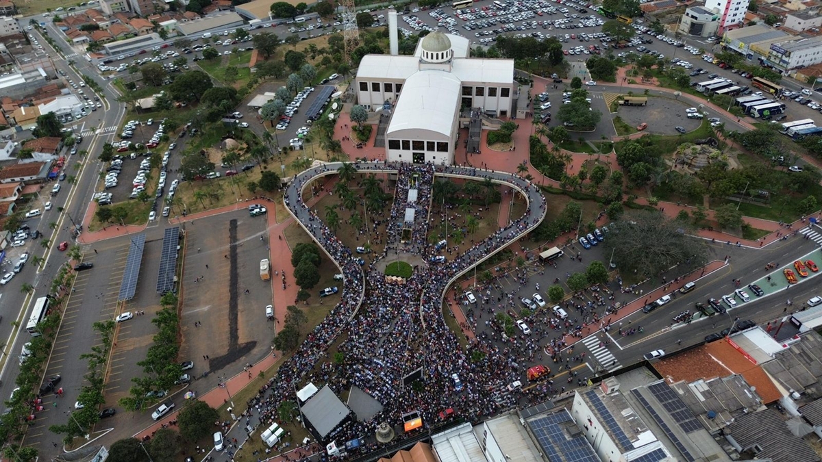 População católica encolhe em Trindade, terra do Divino Pai Eterno