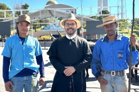 Romaria de Trindade já recebe primeiras caravanas