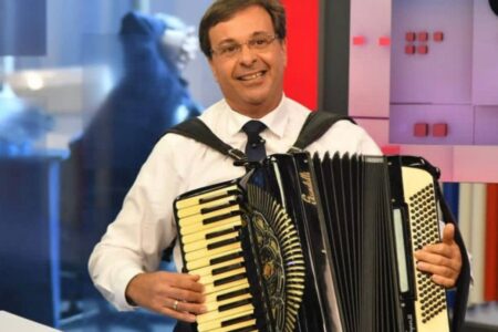 Preso pela PF, ex-ministro Gilson Machado iria se apresentar no São João de Caruaru Gilson fundou a banda Forró de Brucelose em 1990