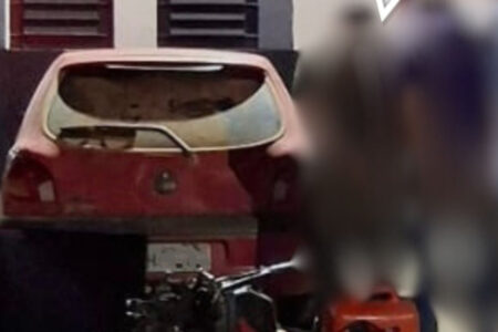 os dois tinham passagens por violência doméstica Dupla é presa por furtar barco em Santo Antônio do Descoberto