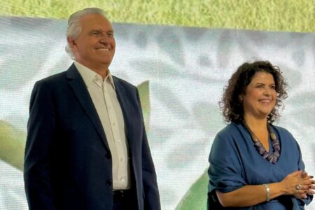 Secretária de meio ambiente, Andréa Vulcanis, e Caiado (Foto: Divulgação)