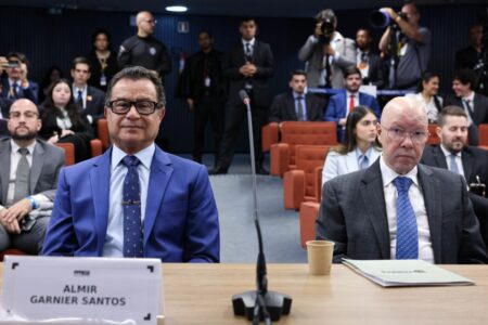 Almir Garnier admite reunião com Bolsonaro, mas nega ter oferecido tropas Ex-comandante da marinha tentativa de golpe