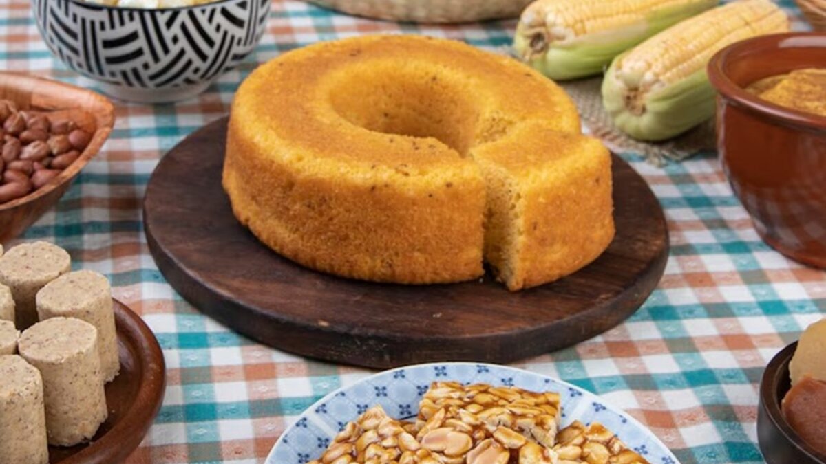 Festa Junina: 8 receitas simples para o cardápio do arraiá Bolo de milho cremoso, canjica cremosa com coco e mais...