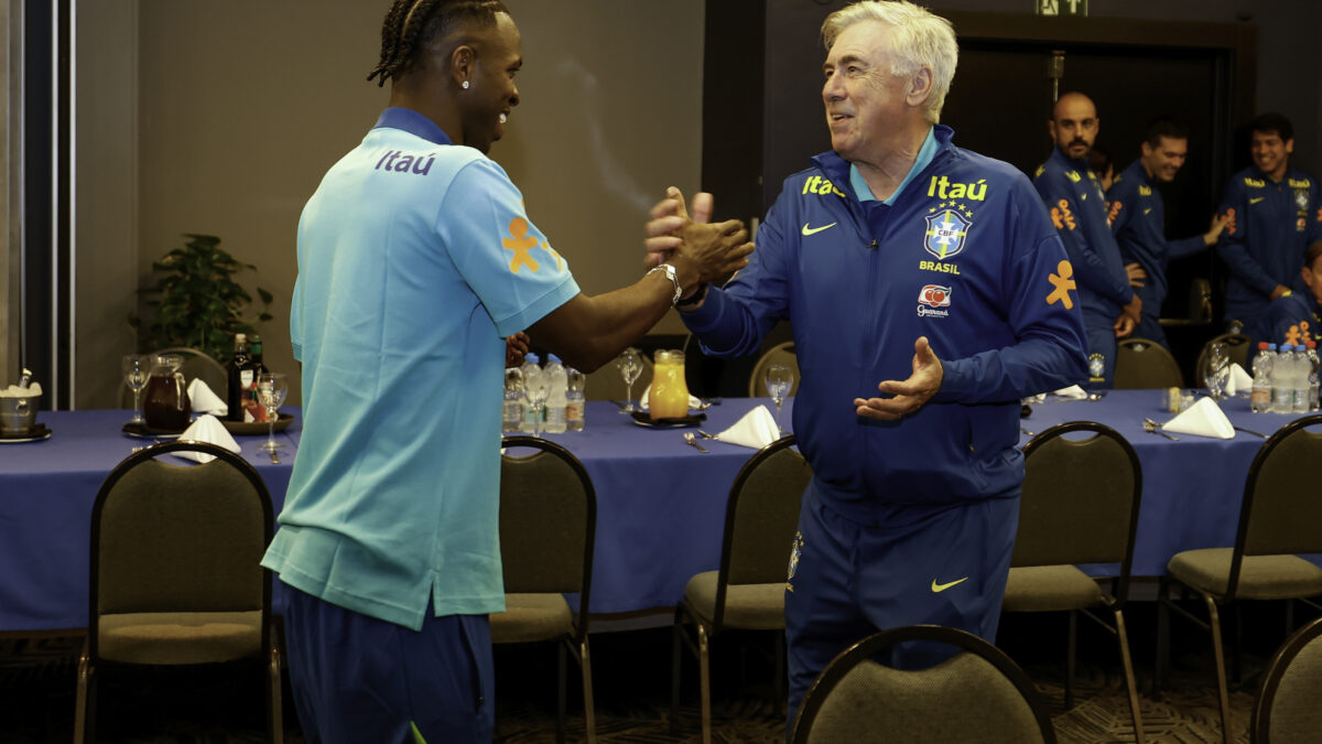 Jogadores convocados por Ancelotti começam a se apresentar para próximos compromissos