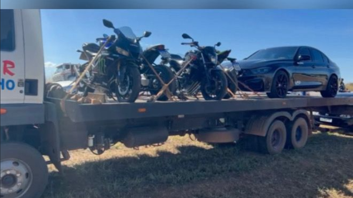 Veículos apreendidos durante fiscalização (Foto: Reprodução)