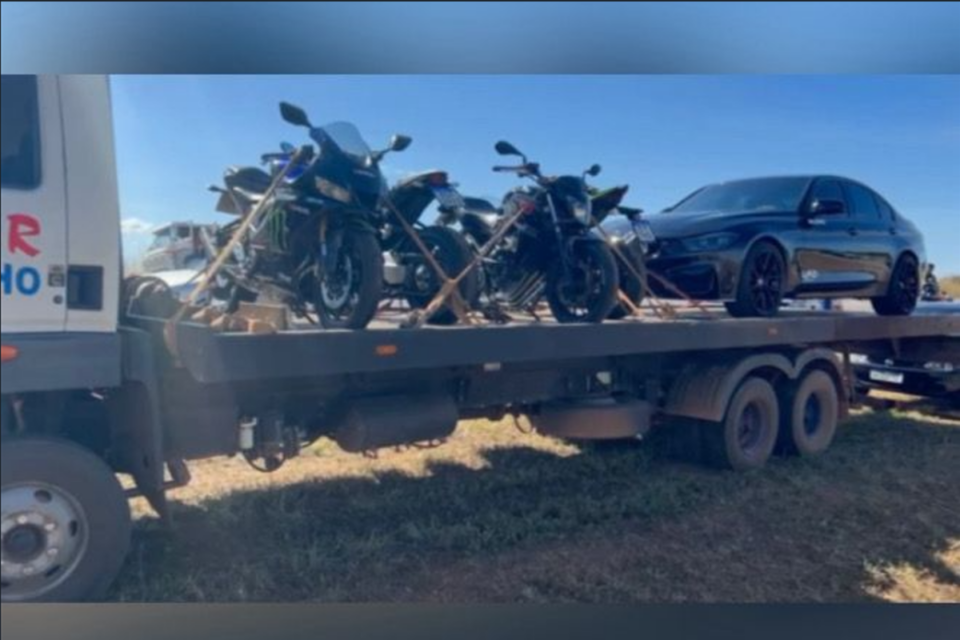 Veículos apreendidos durante fiscalização (Foto: Reprodução)