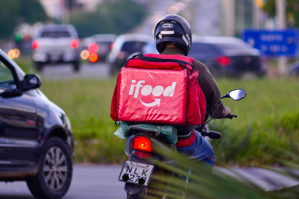 Cade vê indícios de que iFood violou acordo sobre contratos de exclusividade e dá 15 dias para explicações