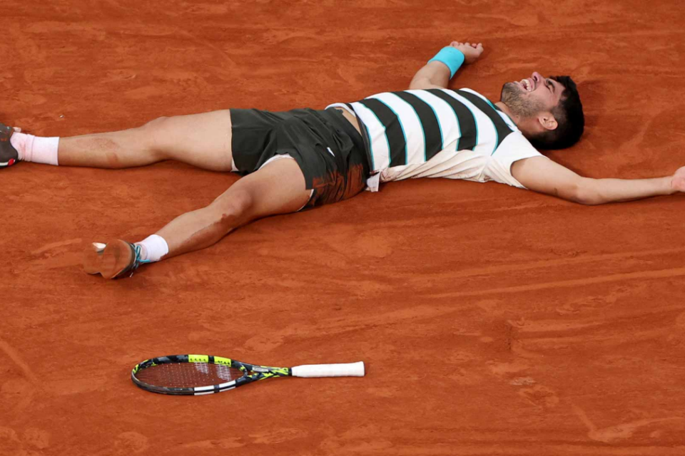 Alcaraz comemora título de Roland Garros