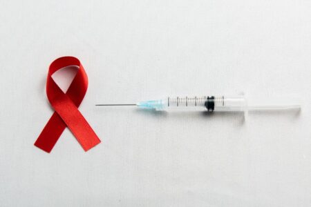 Tratamentos não conseguem eliminar completamente o vírus Cientistas desenvolvem nanopartículas de mRNA que podem levar à cura do HIV