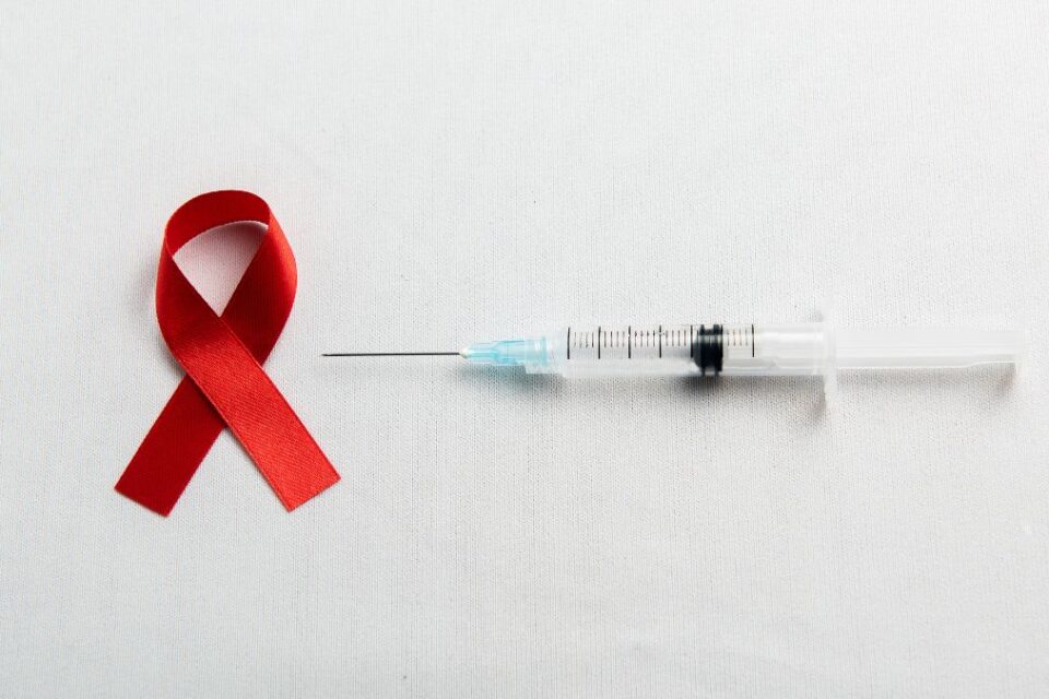 Tratamentos não conseguem eliminar completamente o vírus Cientistas desenvolvem nanopartículas de mRNA que podem levar à cura do HIV