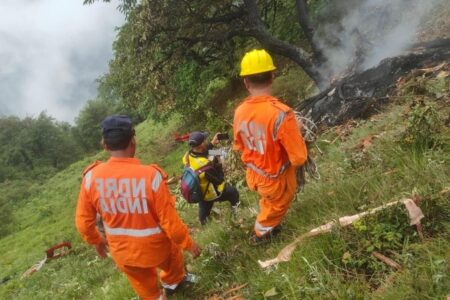 Acidente de helicóptero mata 7 pessoas na Índia Queda acontece três dias após desastre com avião da Air India que deixou 279 mortos