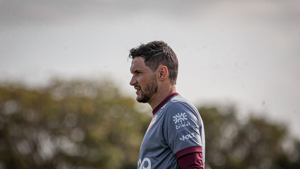 Tiago vê uma equipe pouco competitiva, por isso queda de rendimento