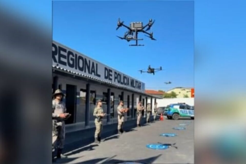 PMs operam drones durante treinamento