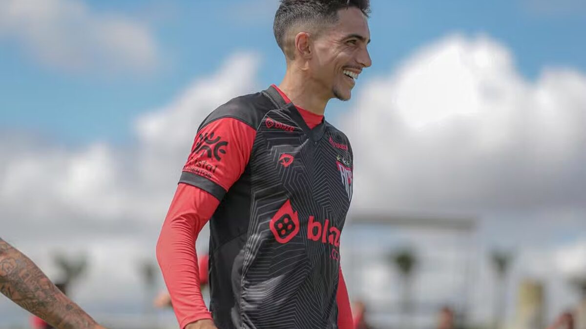 Atlético Goianiense acerta a rescisão de contrato do lateral Raí Ramos 1 03e0925a rai ramos em treino pelo atletico goianiense Atlético Goianiense acerta a rescisão de contrato do lateral Raí Ramos