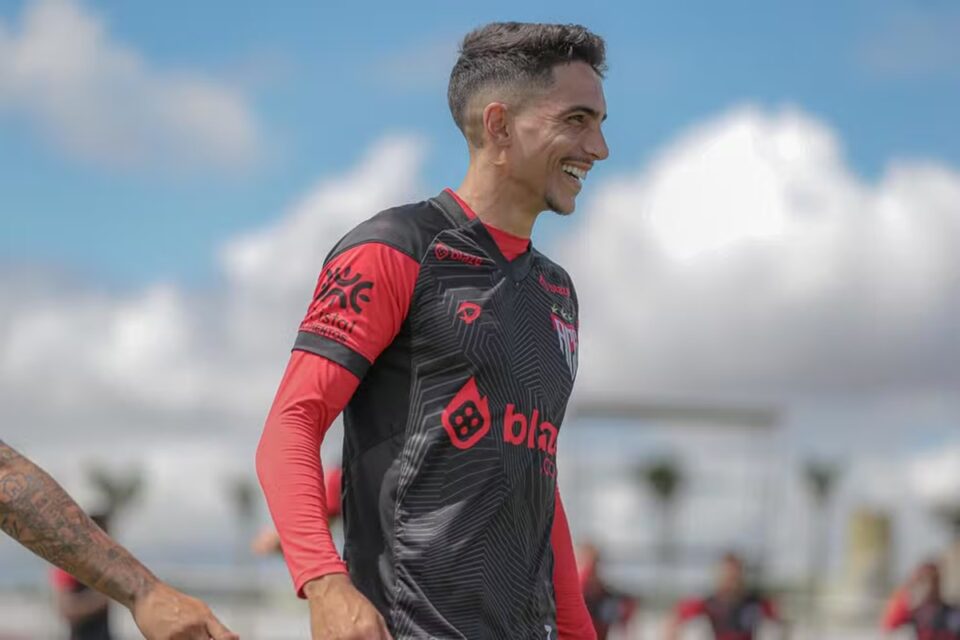 Raí Ramos em treino pelo Atlético Goianiense