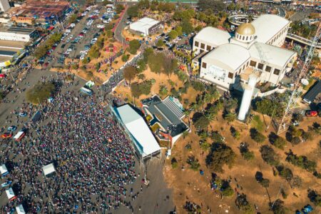 Imagem área do fim da festa