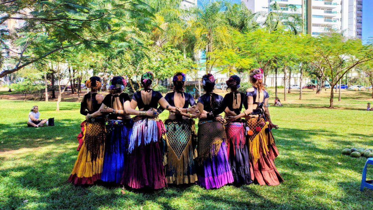 Estilo tribal de dança do ventre será apresentado em parques de Goiânia com entrada gratuita