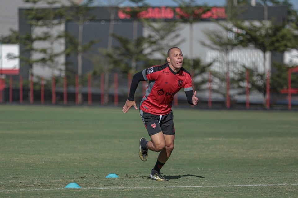 Caio Dantas, atacante do Atlético Goianiense