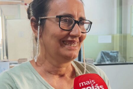 Rosemary Maria trabalha na biblioteca da Campinas (Foto: Reprodução)