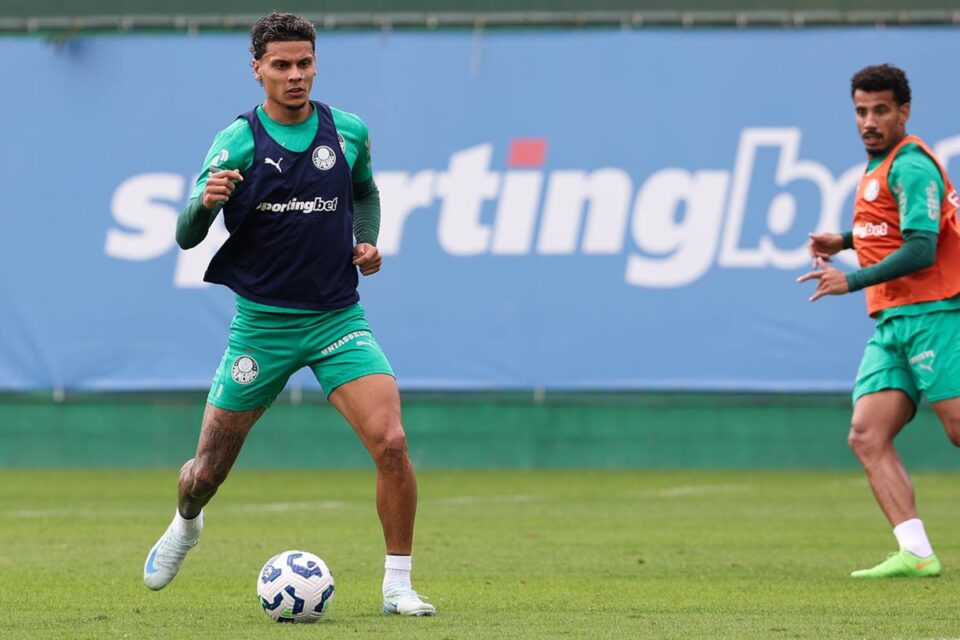 Richard Ríos em treino pelo Palmeiras