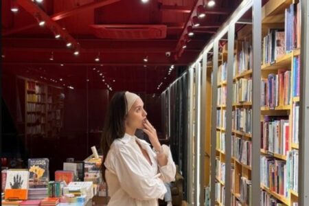 Rafa Kalimann e Nattanzinho viram piada após gastarem R$ 10 mil em livros decorativos: Ex-BBB e cantor estão esperando o primeiro filho