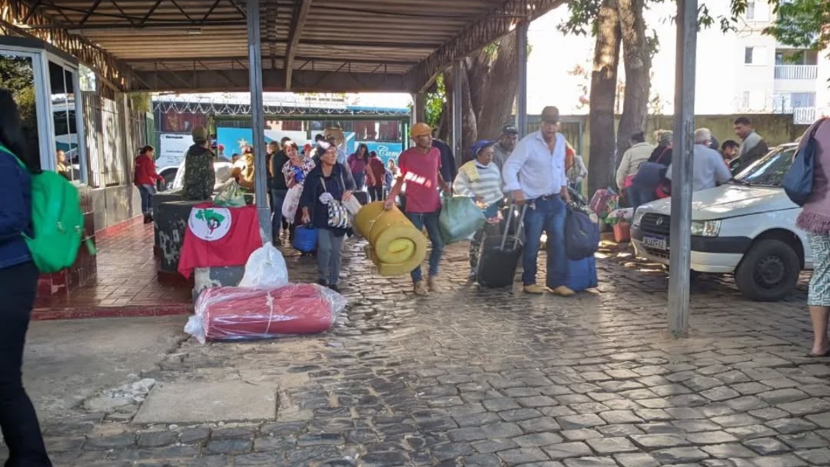Superintendente do Incra se reúne com MST para discutir assentamento de famílias em Goiás 1 Superintendente do Incra se reúne com MST para discutir assentamento de famílias em Goiás