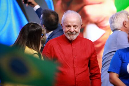 Lula em Goiânia: estudantes apresentam demandas ao presidente; veja reivindicações cobraram punição de golpistas e a taxação de fortunas